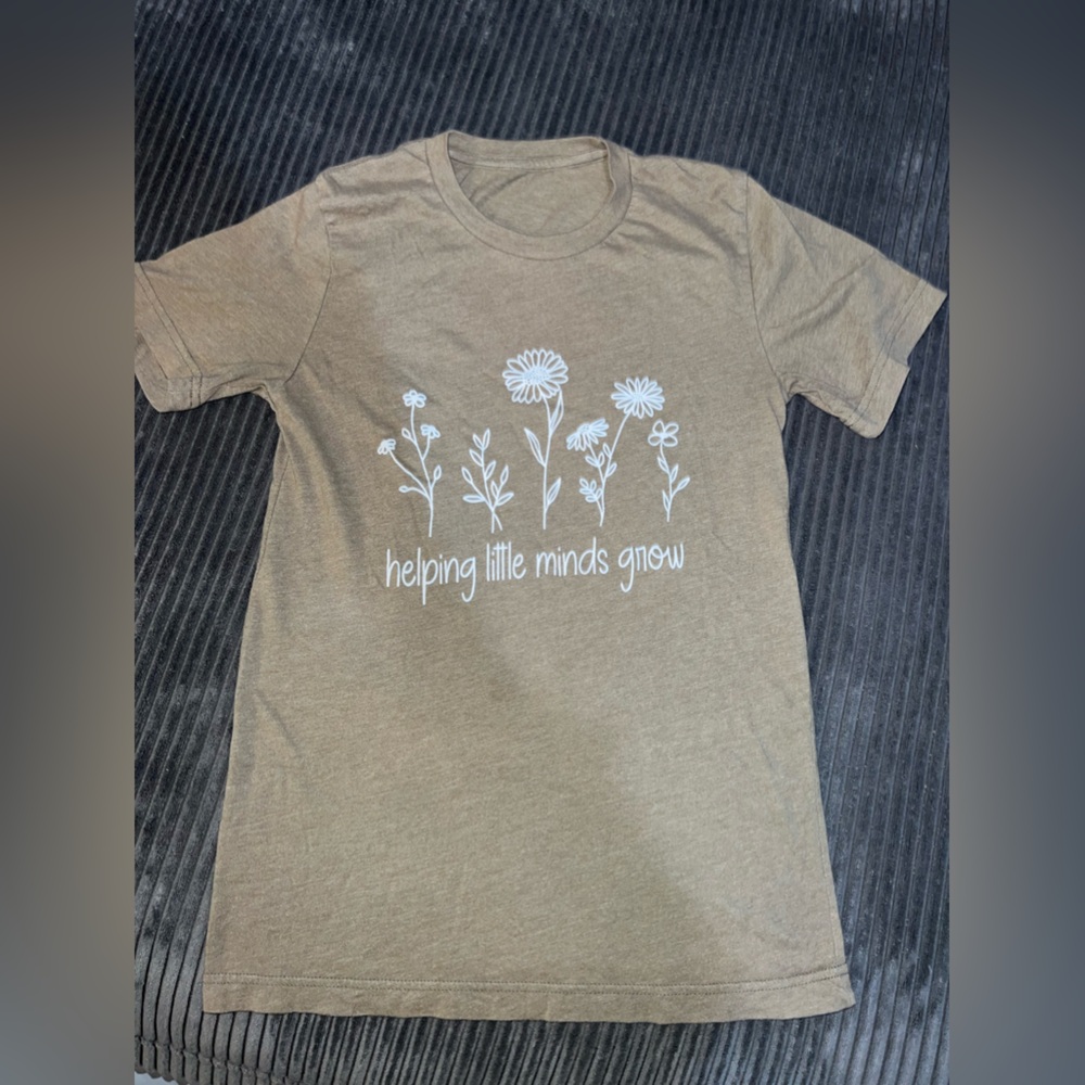Growing little minds T-shirt Size Small